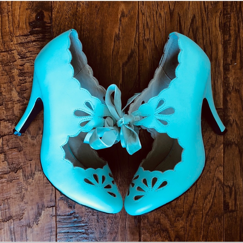 Vintage Style Teal heels